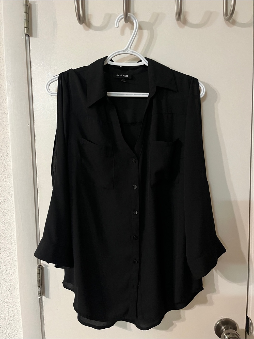 A. Byer Black Sleeveless Button-Front Shirt